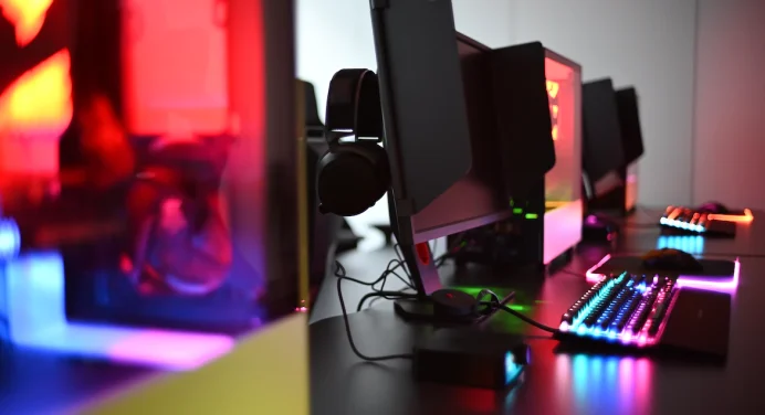 Spotlight on: LoL Isurus Team